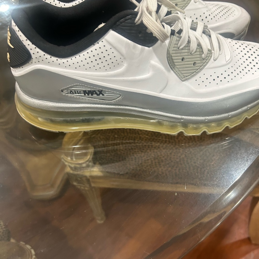 Nike air max tennis shoes:11 white grey leather . Good Condition cond. - Picture 2 of 7